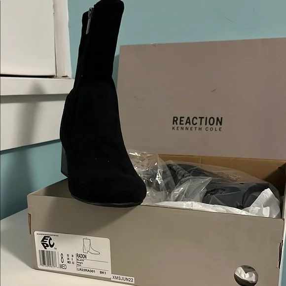 Kenneth Cole Reaction Women's Black Mid-Calf Boots - Picture 3 of 3